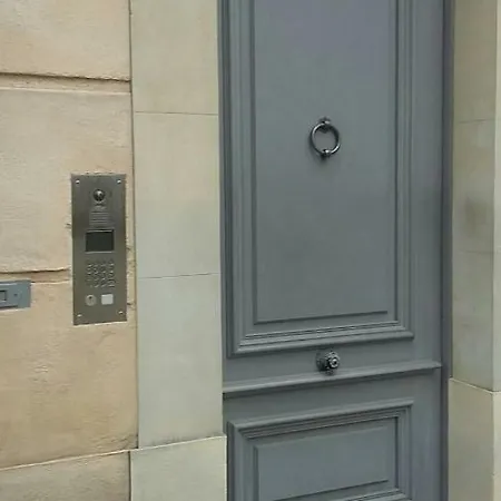 Διαμέρισμα Carnot Chic *